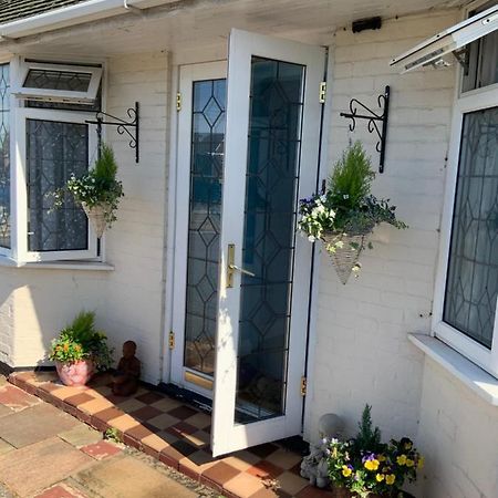 Stanwell Stansted Airport Bed and Breakfast Takeley Exterior foto